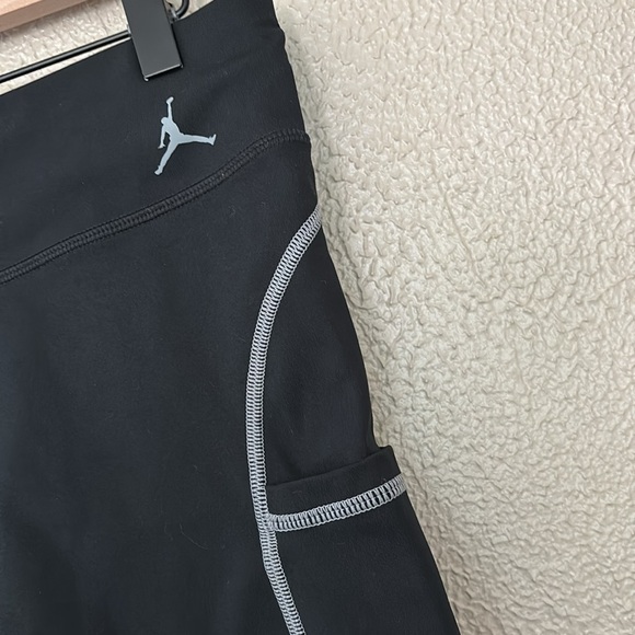 Jordan Nike Women’s Tight Fit Shorts with pockets, Large, Black, Fitted - Picture 2 of 5